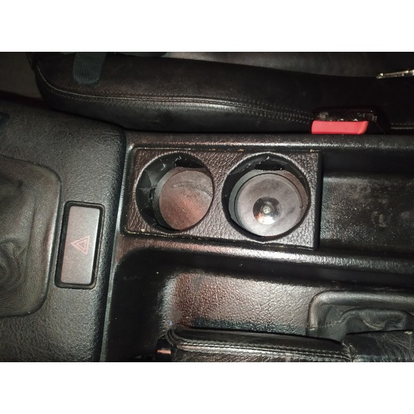BMW E36 için bardak tutucu BMW E36 için bardak tutucu