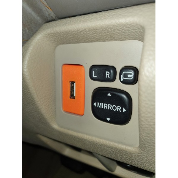 Lexus/Toyota Boş USB Portu Lexus/Toyota Boş USB Portu
